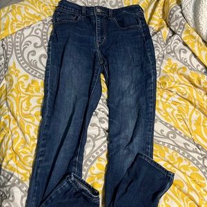 Size 27 high rise Levi skinny jeans